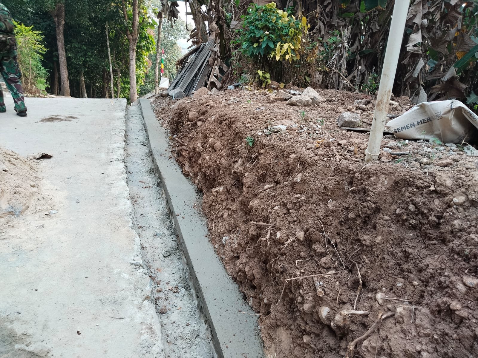 Pengecoran Jalan Nangka Terus Dikebut, Satgas TMMD Percepat Peningkatan Akses Warga
