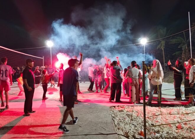 Lapangan Baru Satgas TMMD 129 Membawa Berkah, Malam Meriah Warga Desa Tlemang Rayakan Kemenangan Lomba Bola Voli Antar-RT