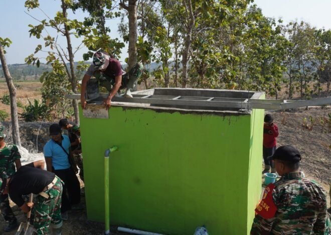 Jelang Penutupan TMMD 129, Satgas Kodim 0812/Lamongan Lakukan Finishing Tandon Air Bersih di Dusun Bakon