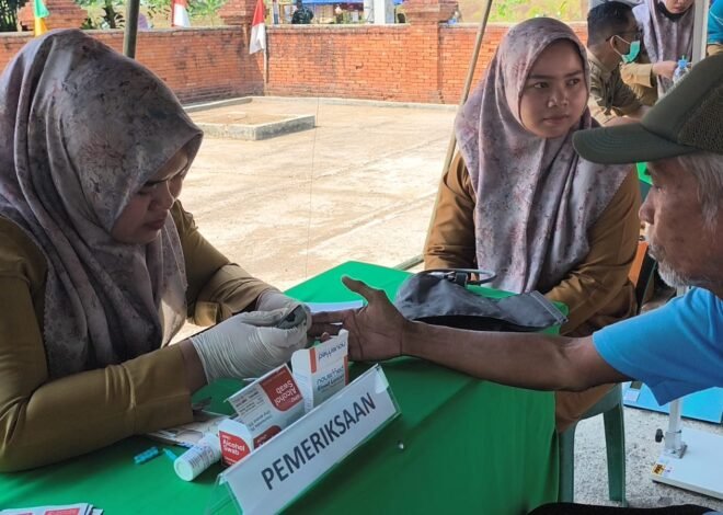 TMMD ke-129 Kodim 0620/Kabupaten Cirebon Gelar Pengobatan Gratis bagi Warga Desa Luwung Kencana