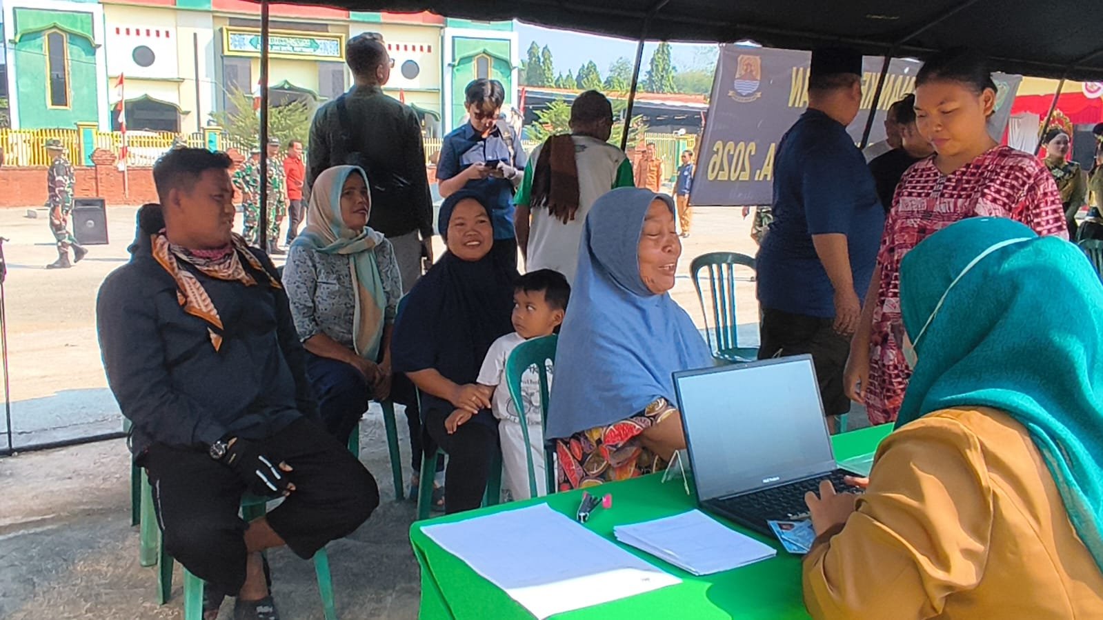 Peduli Kesehatan Masyarakat, TMMD ke-129 Kodim 0620/Kabupaten Cirebon Gandeng Puskesmas Bunder Gelar Pengobatan Gratis