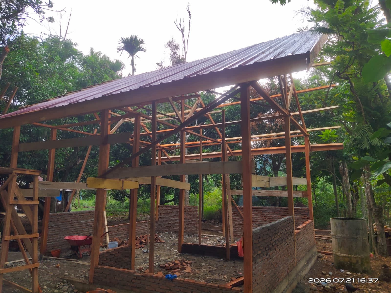 Gotong Royong Satgas dan Warga Percepat Rehab Rumah Ibu Rabumah