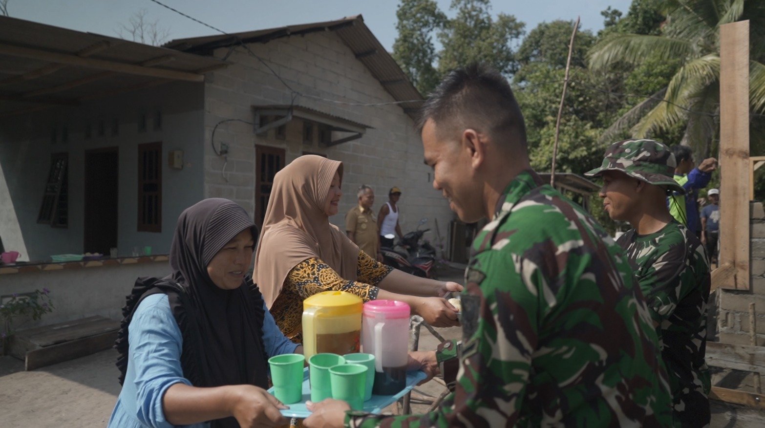 TNI Manunggal Membangun Desa: Tali Persaudaraan di Deniang