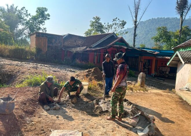 Warga Kampung Mekarmukti Sambut Gembira Progres MCK TMMD Ke-129 Kodim 0608/Cianjur Capai 77,4 Persen