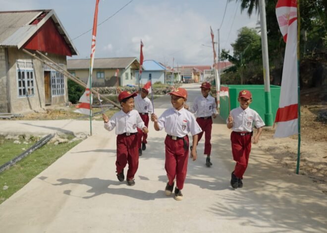 Ceria Anak-Anak Polewali Nikmati Jalan Rabat Beton Hasil TMMD
