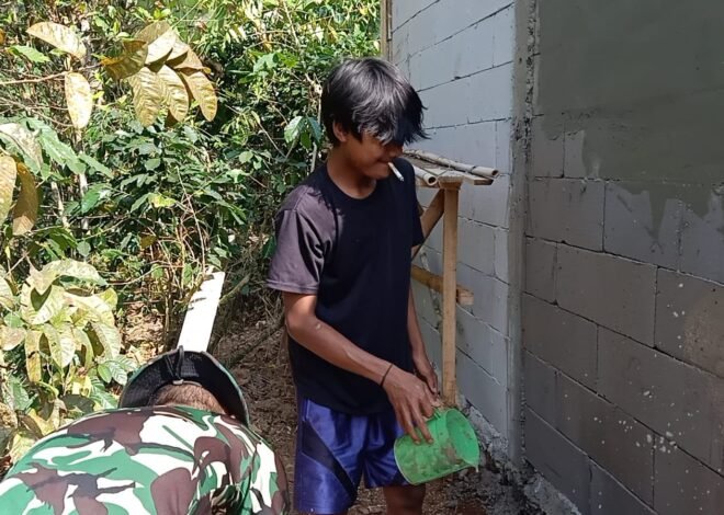 Yon TP 938/Pancasona Fokus Perapian Tahap Akhir Rumah Bapak Entis Sutisna dalam TMMD Ke-129 Kodim 0608/Cianjur