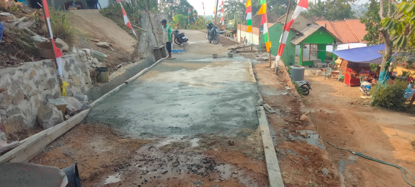 Jalan Nangka 2 Terus Dibangun, TMMD ke-129 Hadirkan Akses Lebih Baik dan Perhatian untuk Rumah Ibadah