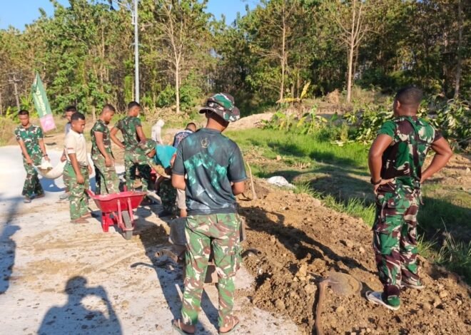 Lintas Generasi Manunggal dengan TNI, Tua Muda Kumpul Jadi Satu Bersama Satgas TMMD 129 Garap Pengurukan Kanan-Kiri Jalan Rabat Beton