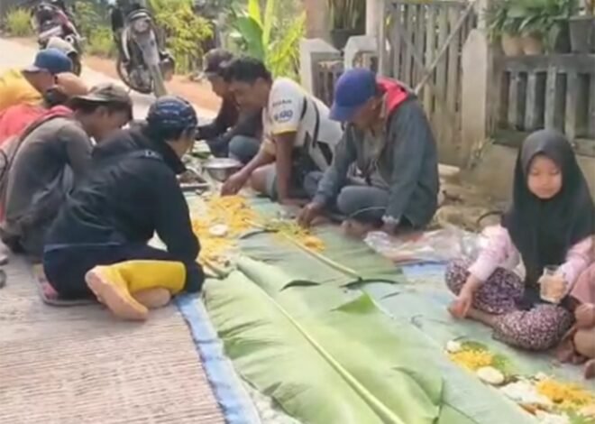 Warga Mekarmukti Syukuri Hasil TMMD Ke-129 Kodim 0608/Cianjur dengan Liwetan Bersama Satgas
