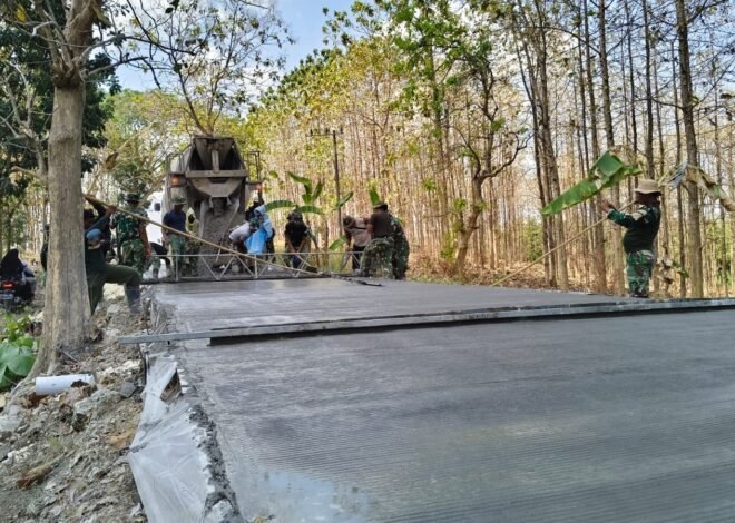 Sentuhan Alat Berat dan Tenaga Manusia: Wajah Baru Jalan Desa Tlemang Lewat Program TMMD 129