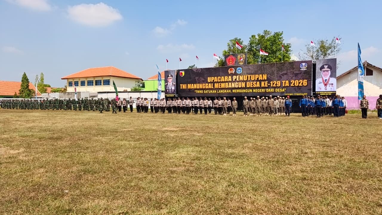 Tampilkan Soliditas Lintas Sektor, Pasukan Upacara Penutupan TMMD 129 Kodim 0812/Lamongan Penuhi Lapangan Pasarlegi