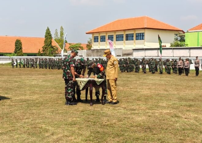 Tandai Tuntasnya Pembangunan Desa, Dansatgas TMMD, Bupati Lamongan, dan Irup Tandatangani Naskah Hasil TMMD 129