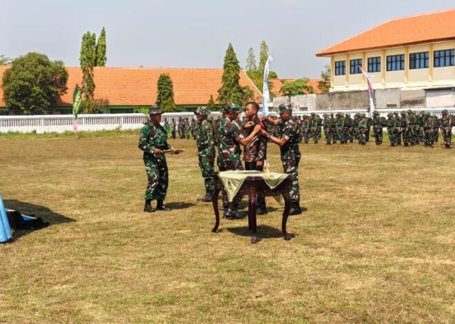 Tanda TMMD 129 Resmi Ditutup, Inspektur Upacara Lepas Pita Tanda Peserta Satgas di Lapangan Pasarlegi