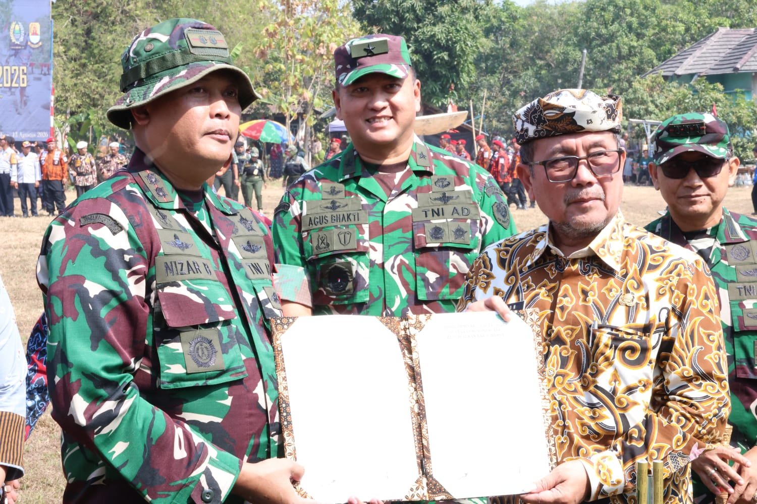 Tuntas Membangun, TMMD ke-129 Kodim 0620/Kab. Cirebon Resmi Berakhir di Desa Luwung Kencana, Ditutup Kasdam III/Siliwangi
