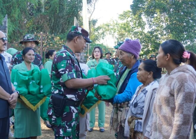 Penutupan TMMD Ke-129, TNI Serahkan Bantuan Sembako, Nutrisi dan Sarana Olahraga