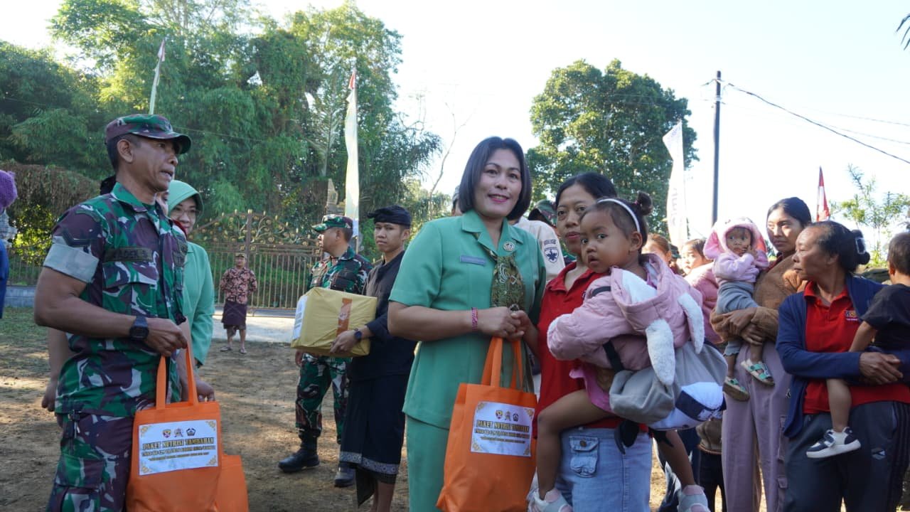 100 Paket Sembako Dibagikan pada Penutupan TMMD Ke-129 Kodim 1626/Bangli
