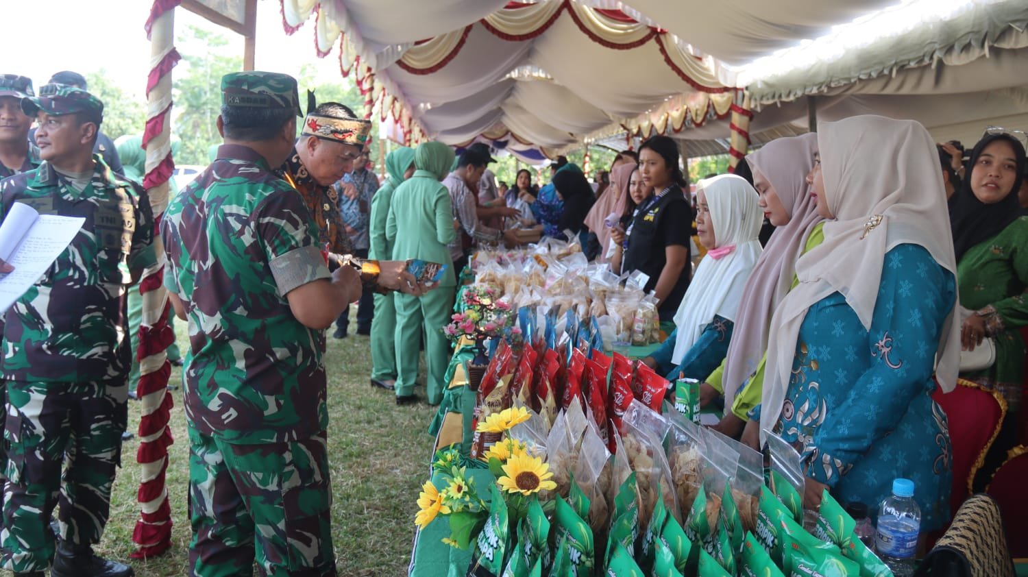 Stand UMKM Warnai Penutupan TMMD Ke-129 Kapuas, Produk Lokal Didorong Naik Kelas