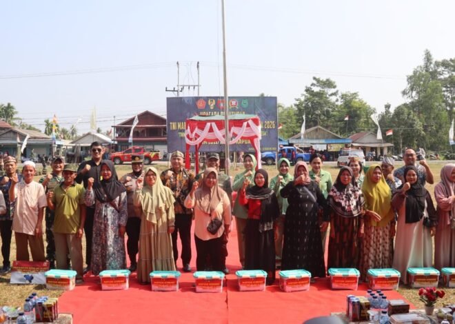 Bansos Warnai Penutupan TMMD Ke-129, Puluhan Keluarga Terima Paket Sembako