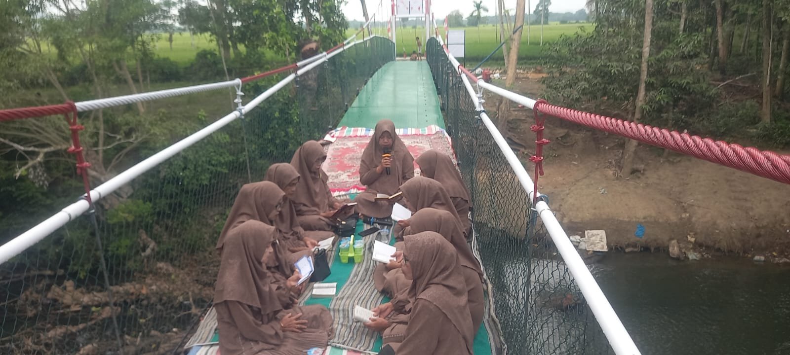 Jembatan Gantung Telah Rampung, Warga Sibulue Bersyukur Lewat Tahlilan