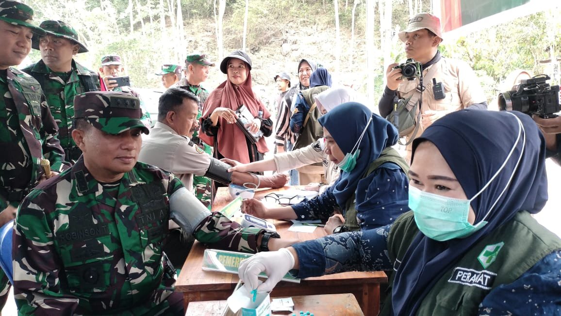Layanan Kesehatan Gratis Warnai Rangkaian Penutupan TMMD Ke 129 Kodim 1407/Bone