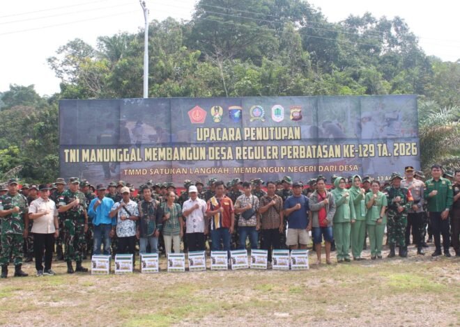 Tali Asih di Penghujung TMMD, Irdam XII/Tanjungpura Didampingi Kasrem 121/Abw, Dandim 1206/Putussibau dan Forkopimda Kapuas Hulu Berbagi Kebahagiaan Bersama Warga Ulak Pauk dan Belatung