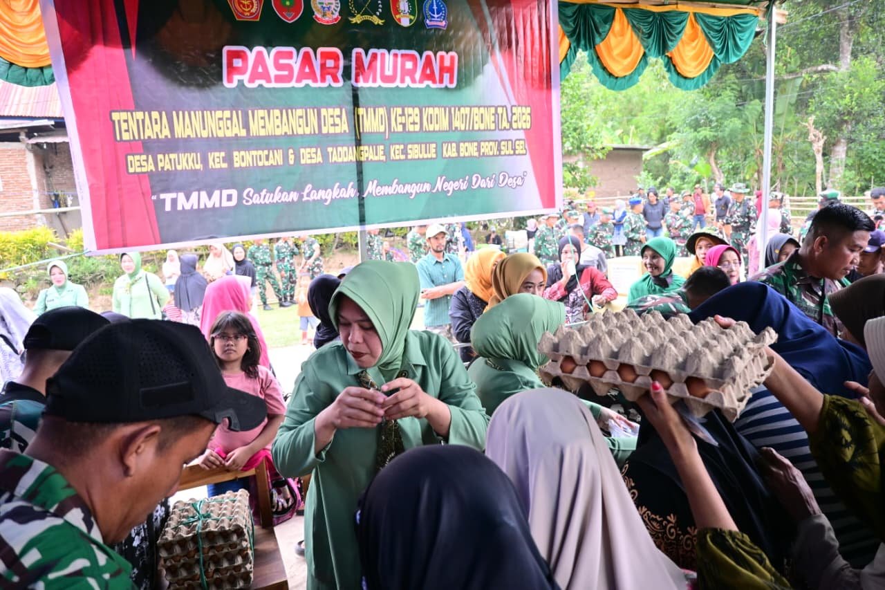 Pasar Murah dan Bakti Sosial TNI Akhiri TMMD Ke-129 di Bone