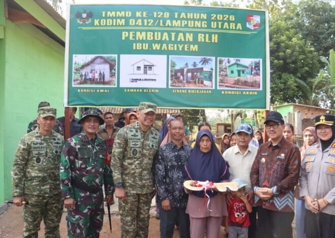 Pangdam XXI/RI Serahkan Kunci Secara Simbolis kepada Penerima Bantuan RTLH TMMD Ke-129 Kodim 0412/LU