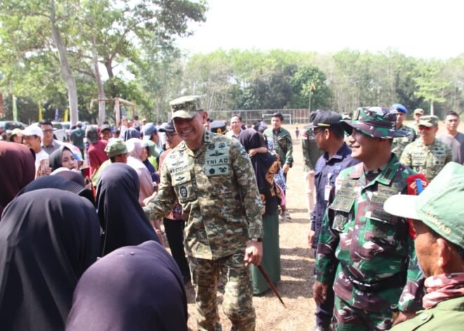 Pangdam XXI/RI Disambut Antusias Warga di Lapangan Sepak Bola Desa Ciamis