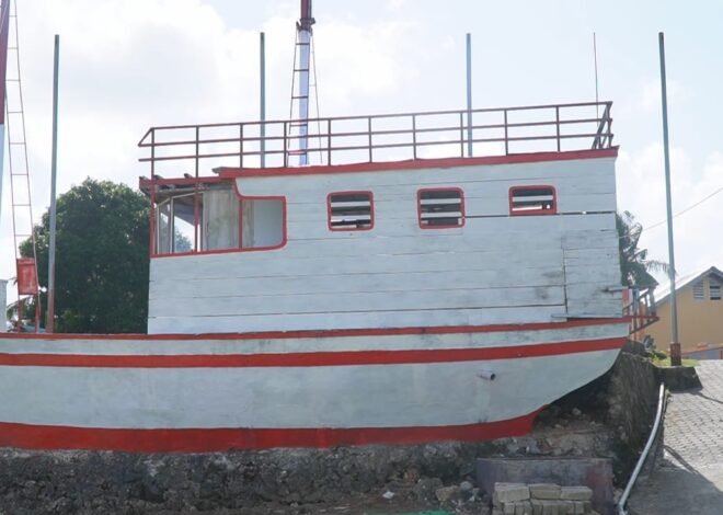 Satgas TMMD Bersama Masyarakat Percantik Miniatur Kapal, Jadi Ikon Baru Desa Umbele