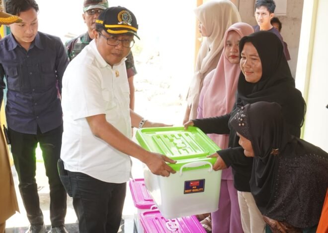 Forkopimda Lamongan Dukung TMMD 129 dengan Penyerahan Sembako untuk Warga