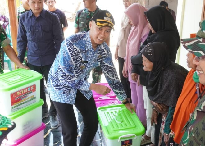 Wakil Bupati Lamongan Hadiri Penyerahan Sembako untuk Warga RTLH TMMD 129