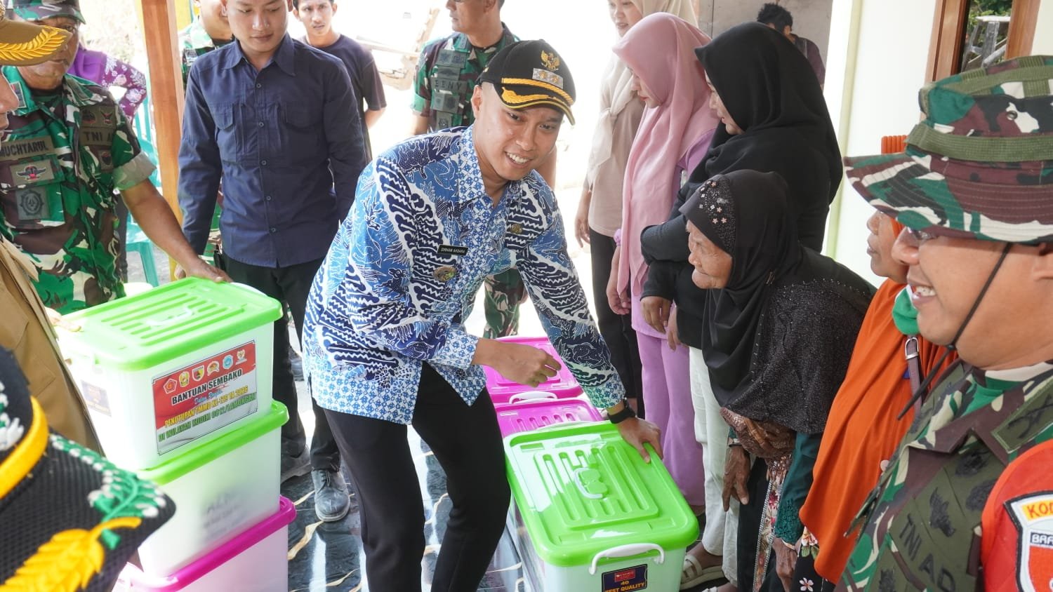 Wakil Bupati Lamongan Hadiri Penyerahan Sembako untuk Warga RTLH TMMD 129