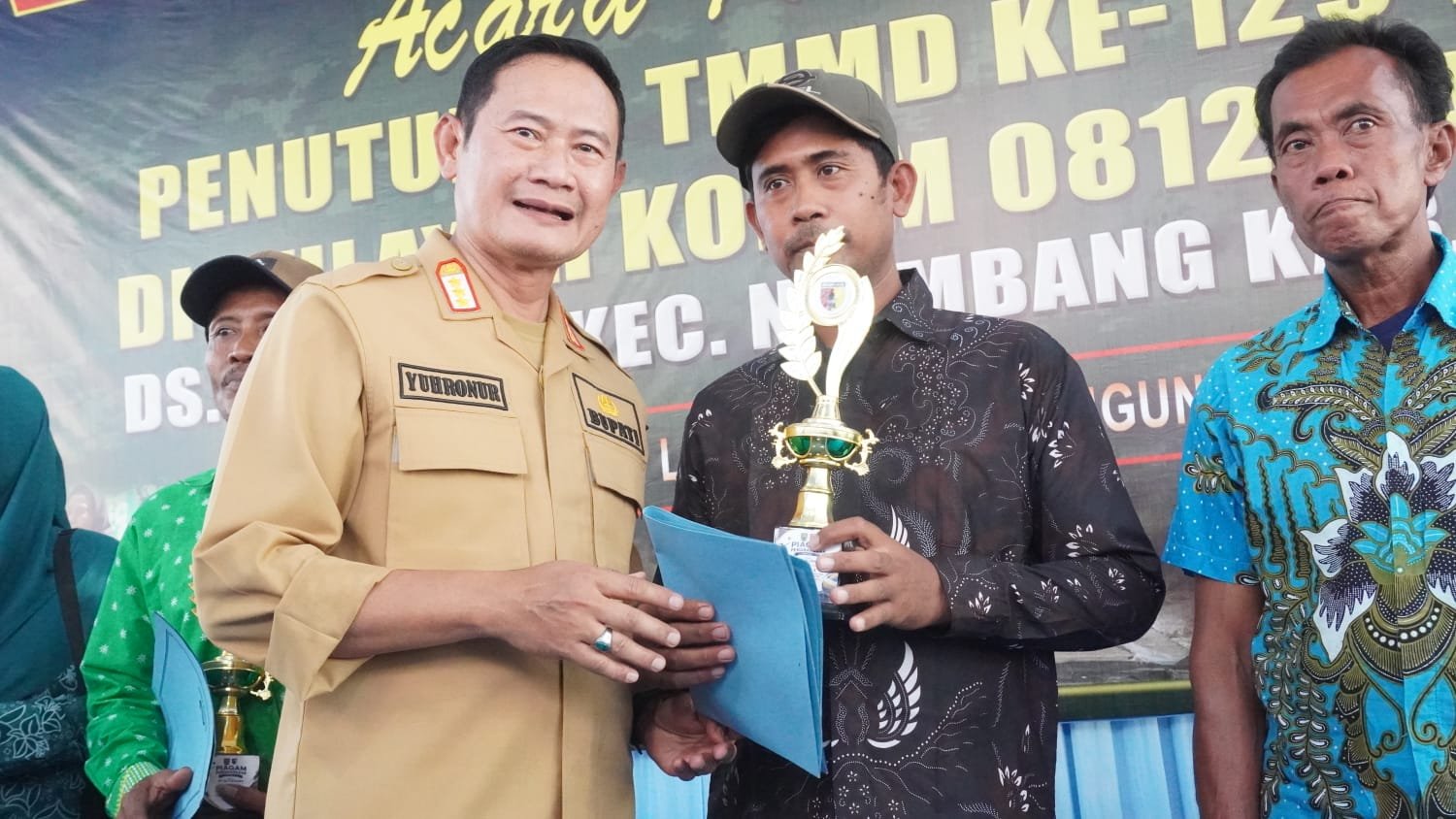 Bupati Lamongan Sambut Gembira Prestasi Olahraga Desa dalam Turnamen Voli