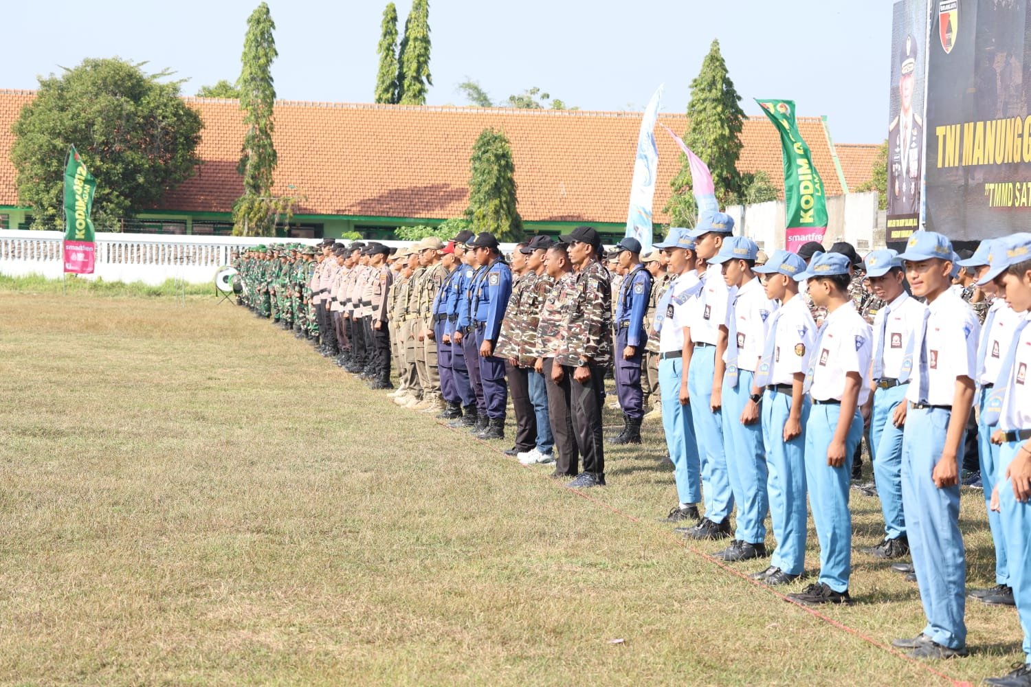 Keberanian dan Keteraturan Pasukan TMMD 129 Memukau Masyarakat Tlemang