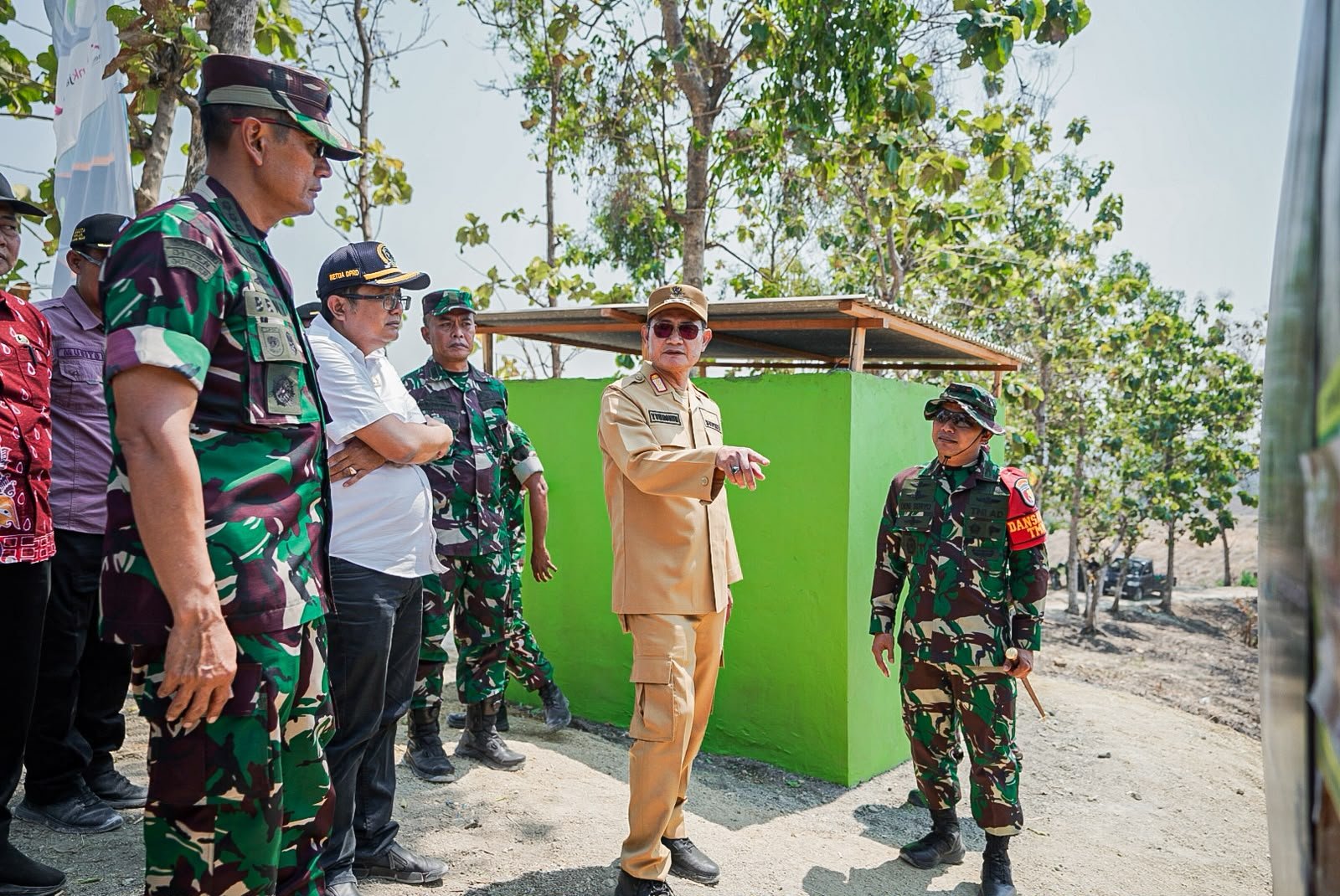 Tinjau Langsung Tandon Air Bersih Dusun Bakon, Kolonel Beny dan Bupati Lamongan Layangkan Apresiasi Setinggi-tingginya untuk Kinerja Dansatgas TMMD 129