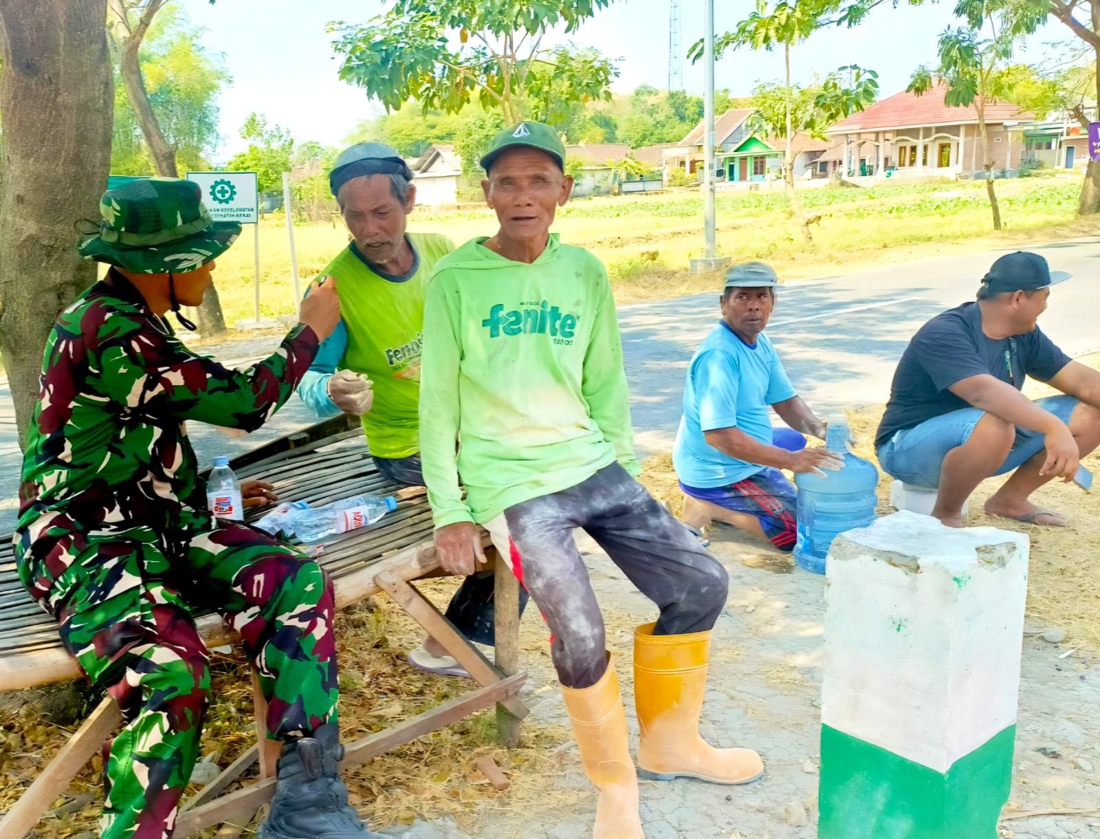 Jaga Warisan TMMD 129 Bojonegoro! Babinsa Kesongo Ajak Warga Rawat Hasil Pembangunan