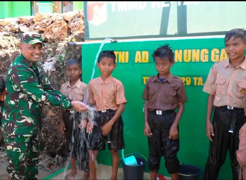 Pangdam XXIII/Palaka Wira Tinjau Manunggal Air Bersih Saat Penutupan TMMD Ke-129