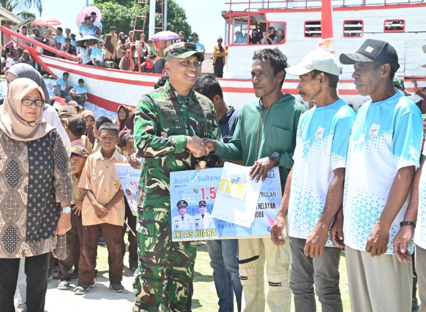 Empat Kepala Desa di Kepulauan Umbele Terima Piagam Penghargaan dari Pangdam XXIII/Palaka Wira