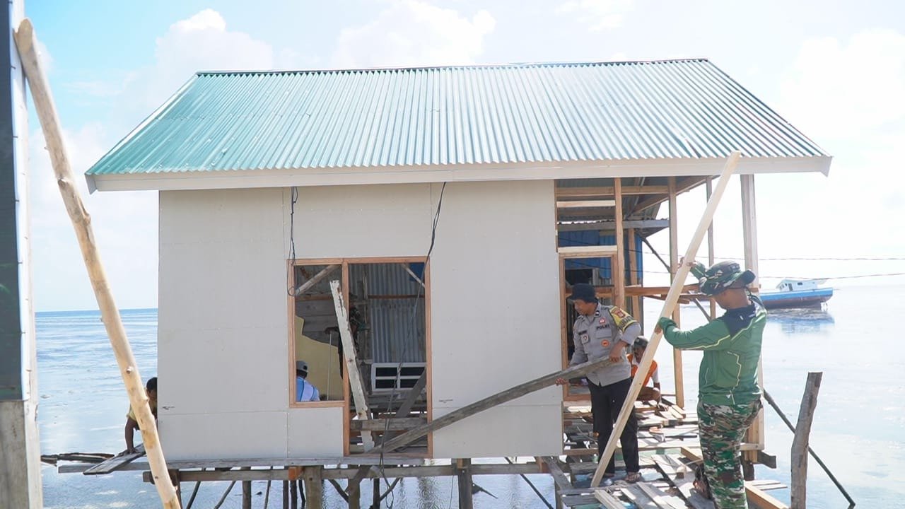 Renovasi RTLH Milik Ibu Samsiah di Desa Umbele Masuki Tahap Pemasangan Dinding dan Lantai