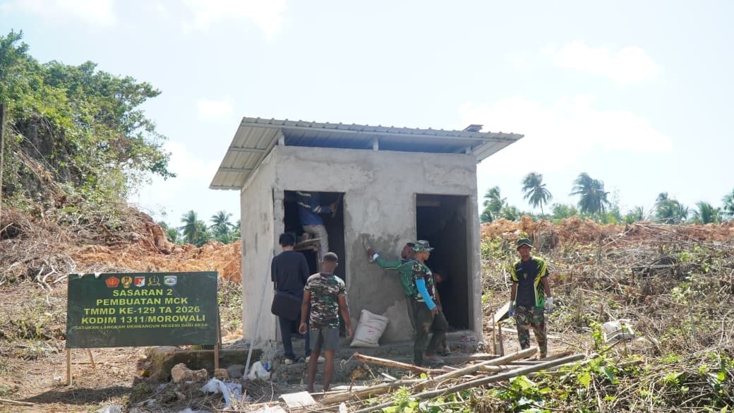 Semangat Gotong Royong Warnai Pembangunan MCK Masjid di Desa Polewali