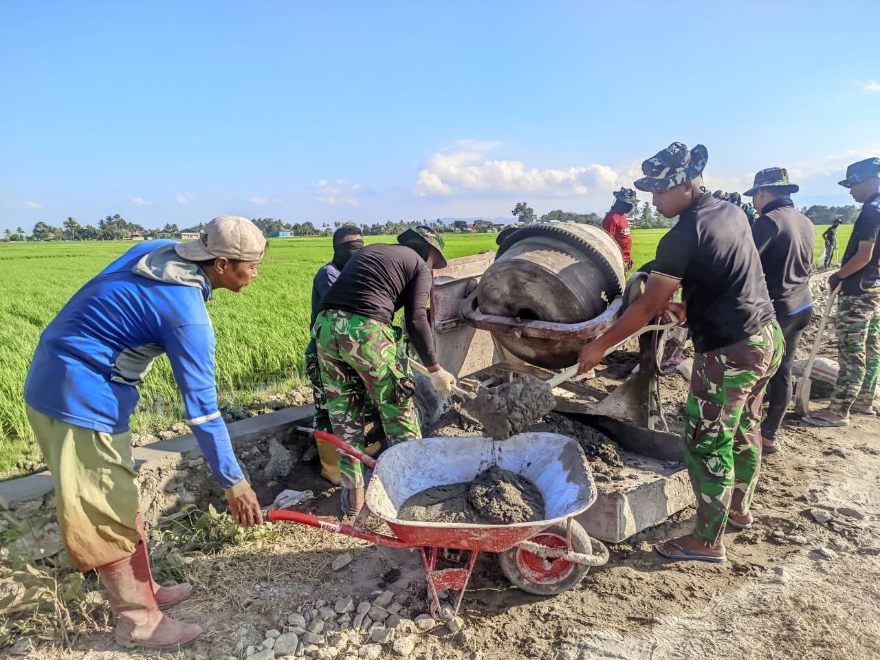 Hari Ke-17 TMMD Ke-129, Semangat Satgas Kodim 1404/Pinrang Tak Pernah Padam Kejar Penyelesaian Sasaran Fisik