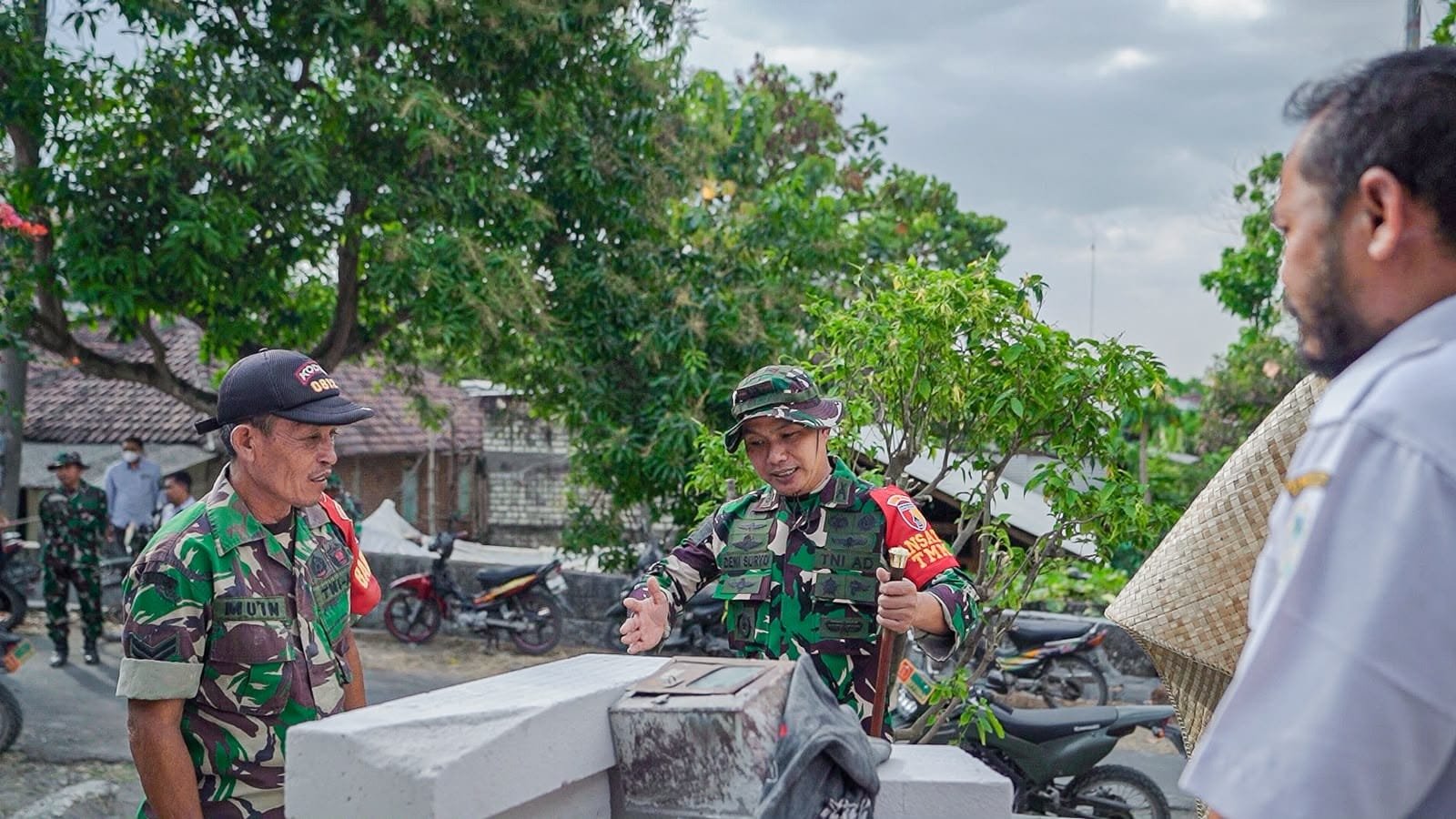 Tinjau Langsung Proyek Fisik, Dansatgas TMMD 129 Letkol Inf Deni Suryo Pastikan Pembangunan Berkualitas dan Tepat Waktu
