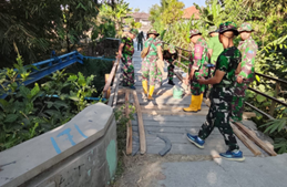 Permudah Akses Masyarakat, Satgas TMMD 129 Bojonegoro Bangun Jembatan Dusun Mundu