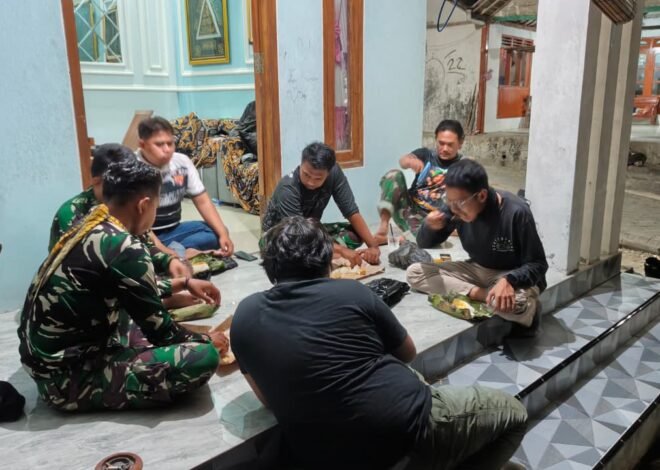 Satgas TMMD 129 Lakukan Pembongkaran Atap RTLH di Desa Tlemang untuk Rehabilitasi