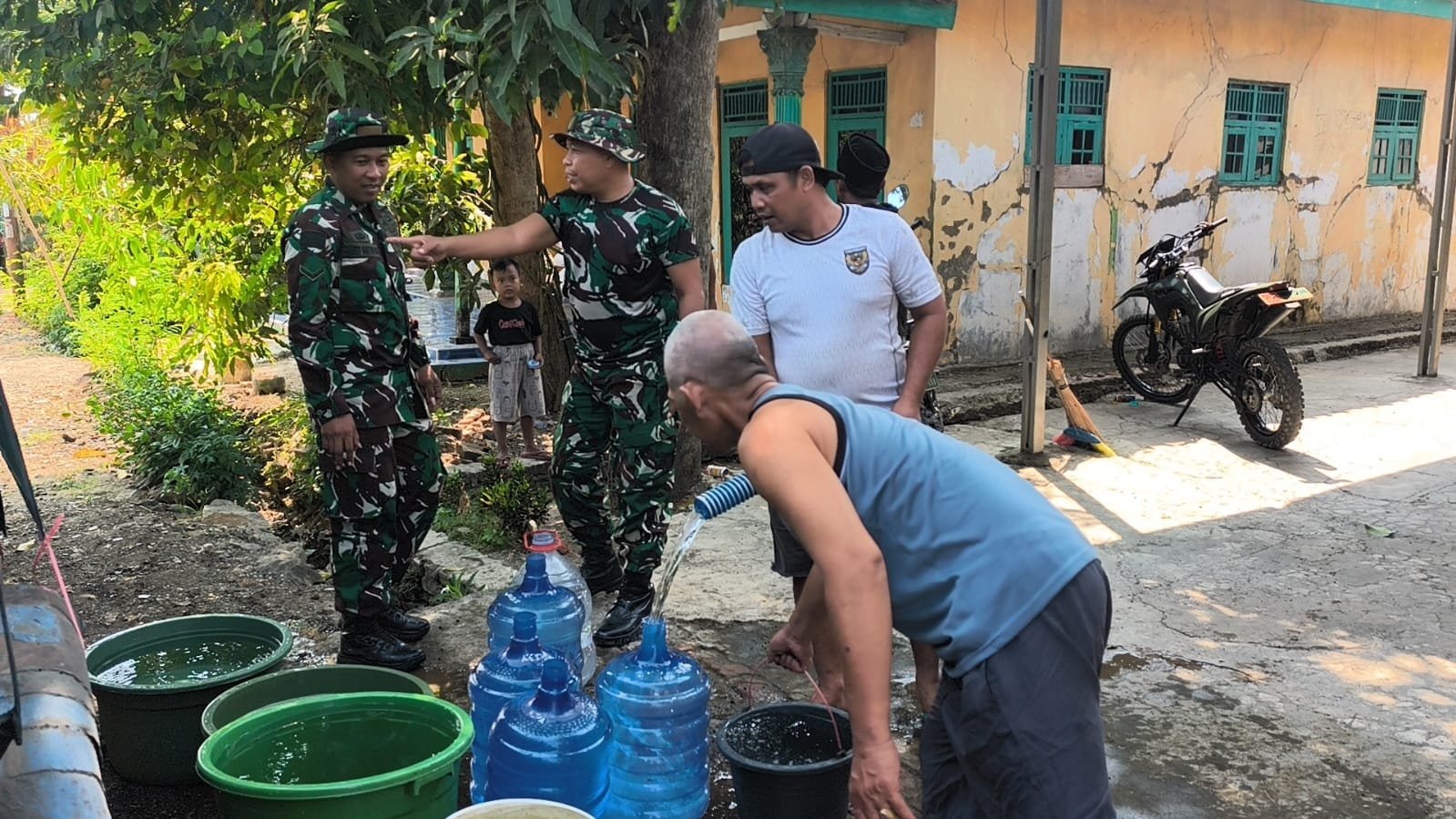 Peduli Kebutuhan Dasar Masyarakat, TMMD ke-129 Kodim 0620 Hadirkan Bantuan Air Bersih di Desa Luwung Kencana