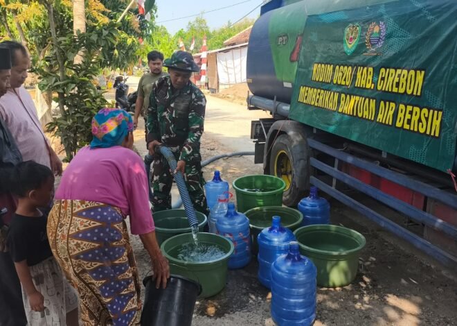 Mengalirkan Harapan di Tengah Kemarau, Satgas TMMD ke-129 Salurkan Bantuan Air Bersih kepada Masyarakat