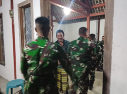 Nginap Dirumah Warga, Jadi Pengalaman Berkesan bagi Anggota Satgas TMMD 129 Bojonegoro