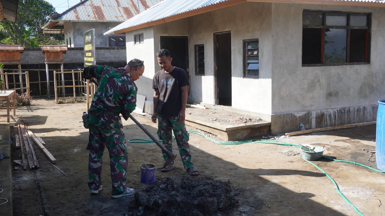 Progres RTLH Ibu Nengah Madri Meningkat, Satgas TMMD Ke-129 Bangli Masuki Tahap Finishing Interior