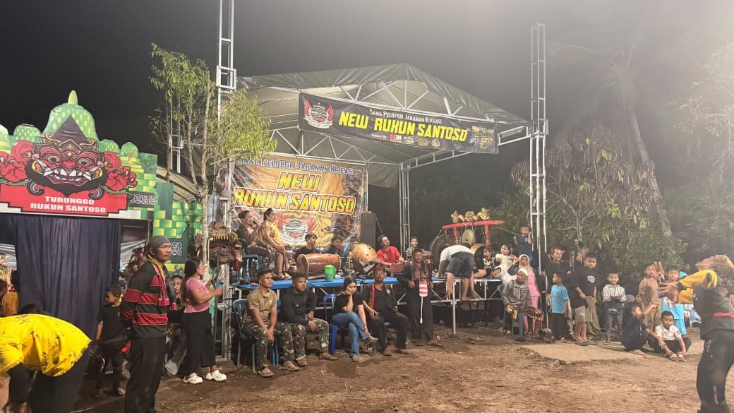 Satgas TMMD Ke-129 Pererat Kemanunggalan TNI-Rakyat Melalui Acara Jaranan di Desa Bandaraya