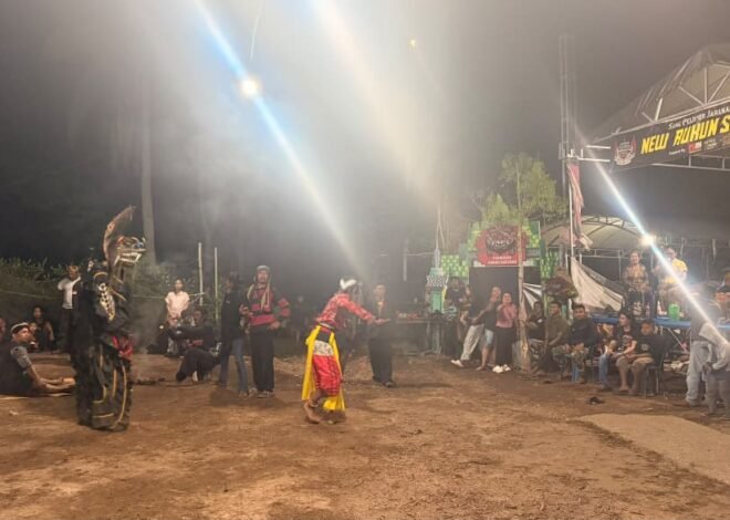 Lestarikan Budaya Lokal, Satgas TMMD Ke-129 Hadiri Pertunjukan Jaranan di Desa Bandaraya